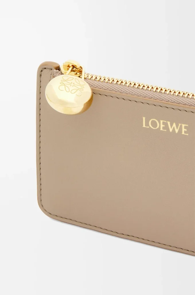 Pebble coin cardholder in shiny nappa calfskin Sand