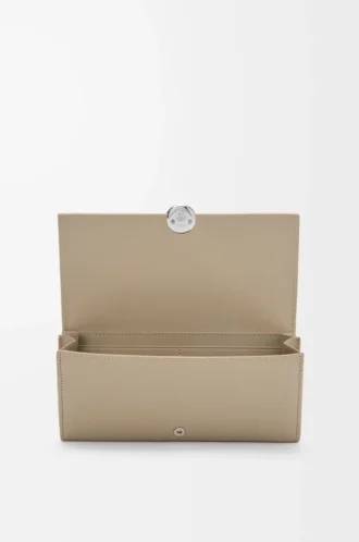Pebble continental wallet in mini grain calfskin Clay