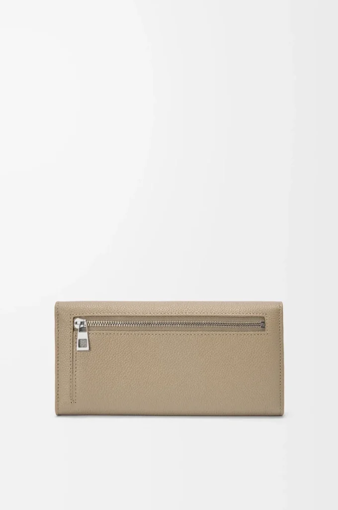 Pebble continental wallet in mini grain calfskin Clay Pebble continental wallet in mini grain calfskin Clay