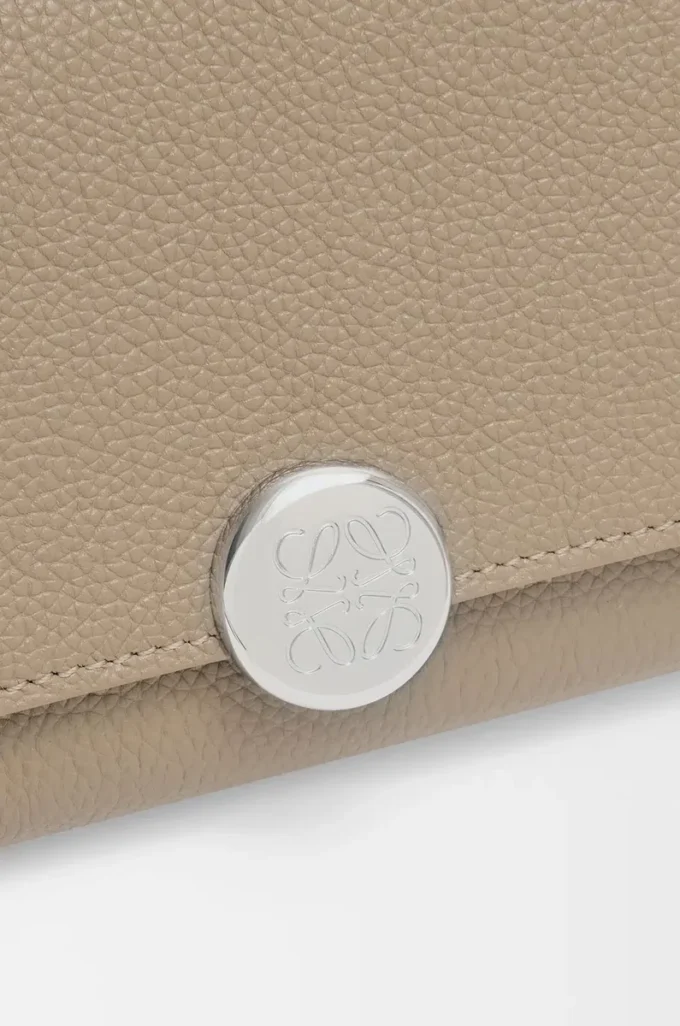 Pebble continental wallet in mini grain calfskin Clay Pebble continental wallet in mini grain calfskin Clay
