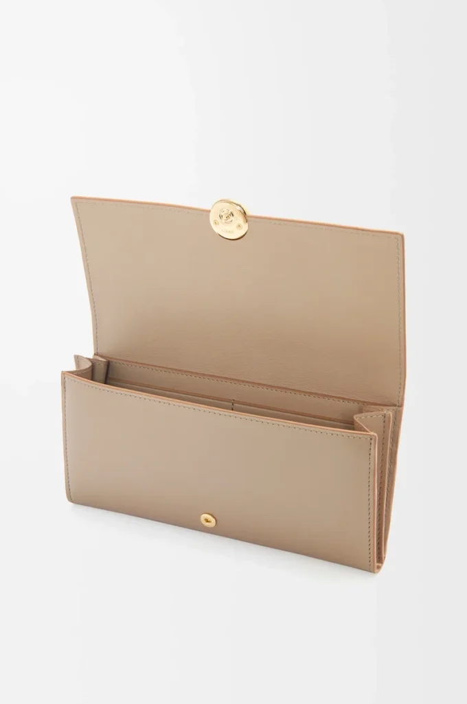 Pebble continental wallet in shiny nappa calfskin Sand