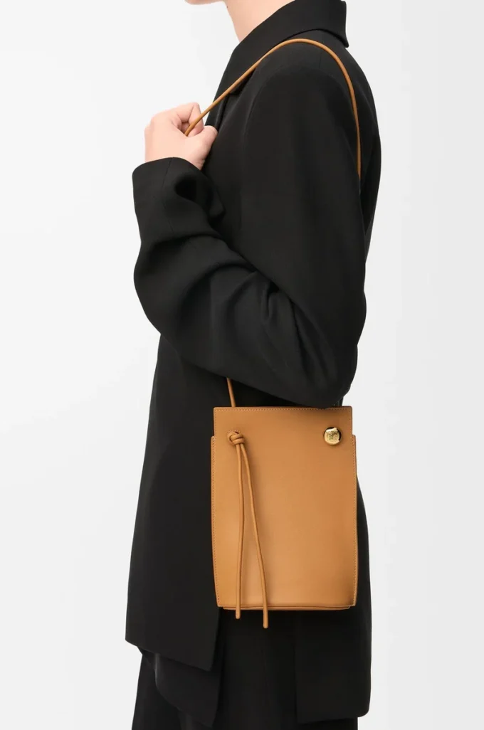Pebble Dice pocket in classic calfskin Warm Desert Pebble Dice pocket in classic calfskin Warm Desert