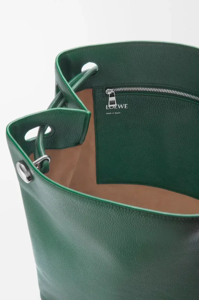 Pebble hobo in supple grained calfskin Evergreen Pebble hobo in supple grained calfskin Evergreen