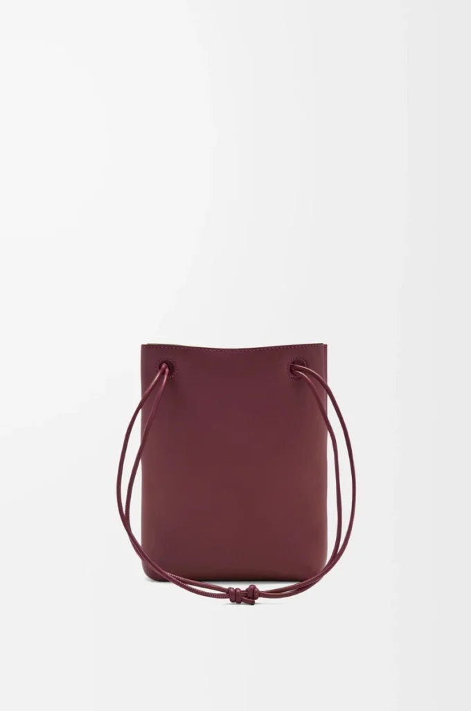 Pebble pouch in smooth calfskin Dark Burgundy Pebble pouch in smooth calfskin Dark Burgundy