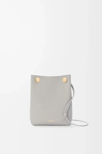 Pebble pouch in smooth calfskin Shell Grey