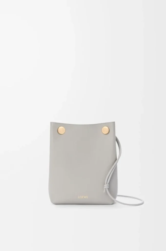 Pebble pouch in smooth calfskin Shell Grey Pebble pouch in smooth calfskin Shell Grey