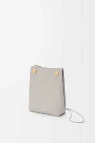 Pebble pouch in smooth calfskin Shell Grey