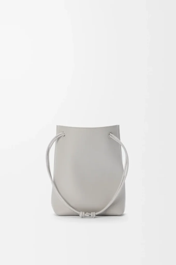 Pebble pouch in smooth calfskin Shell Grey Pebble pouch in smooth calfskin Shell Grey