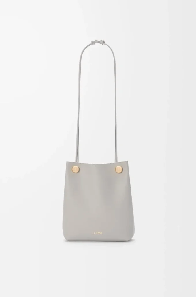 Pebble pouch in smooth calfskin Shell Grey Pebble pouch in smooth calfskin Shell Grey
