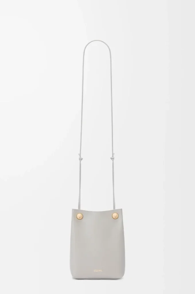 Pebble pouch in smooth calfskin Shell Grey Pebble pouch in smooth calfskin Shell Grey