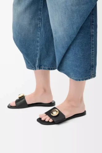 Pebble slide in soft calfskin Black