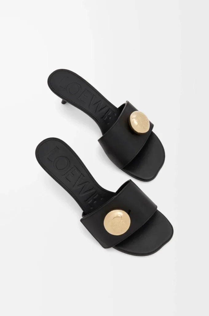 Pebble slide in soft calfskin Black