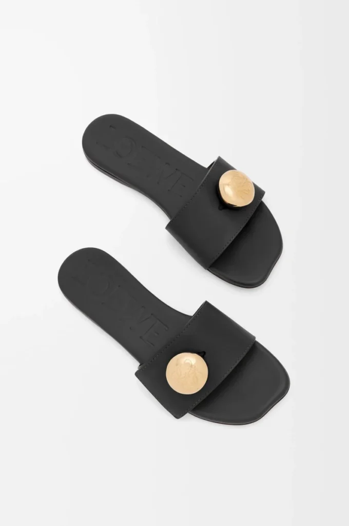 Pebble slide in soft calfskin Black