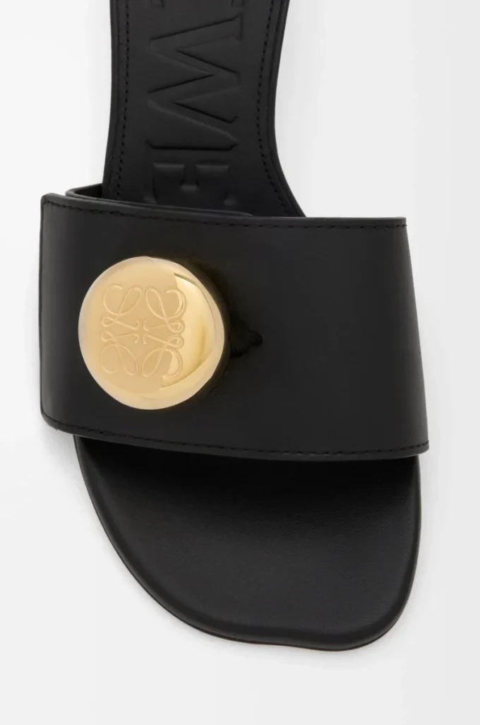 Pebble slide in soft calfskin Black