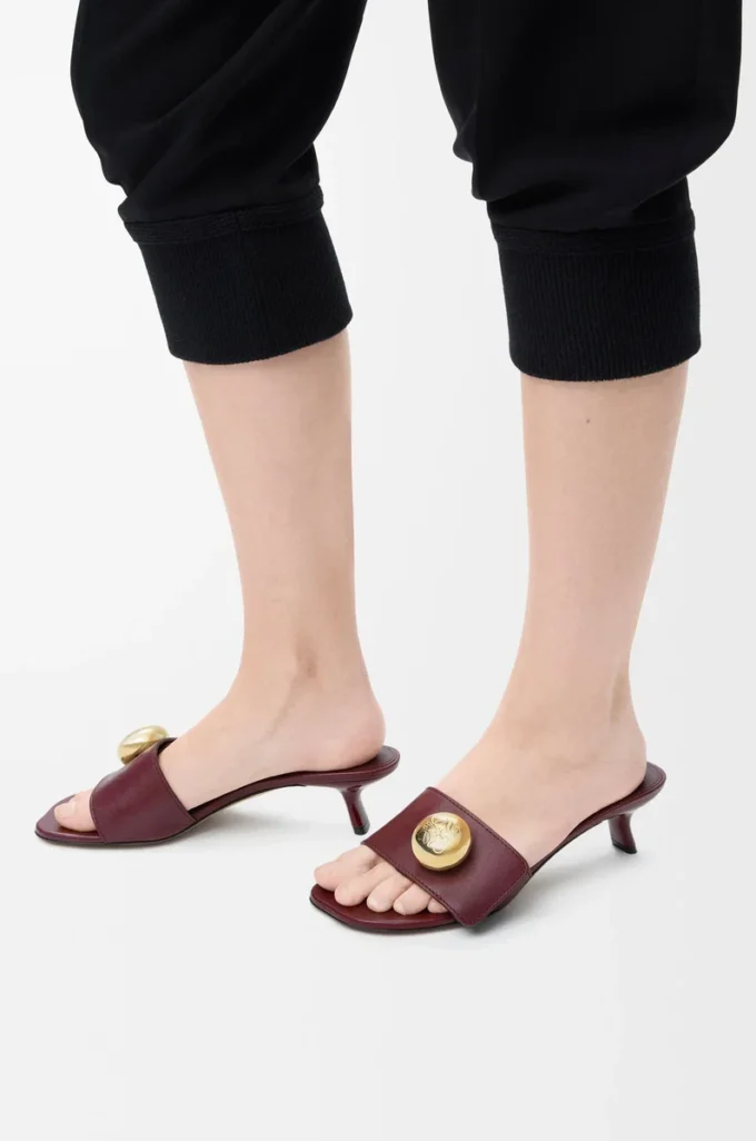 Pebble slide in soft calfskin Burgundy Pebble slide in soft calfskin Burgundy