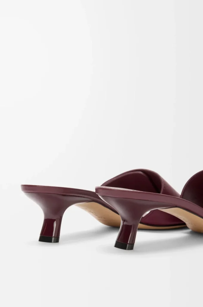 Pebble slide in soft calfskin Burgundy Pebble slide in soft calfskin Burgundy