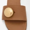 Pebble slide in soft calfskin Oak