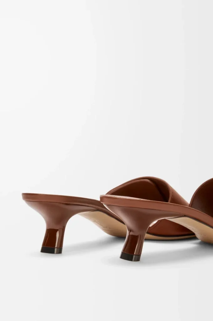 Pebble slide in soft calfskin Rust Pebble slide in soft calfskin Rust