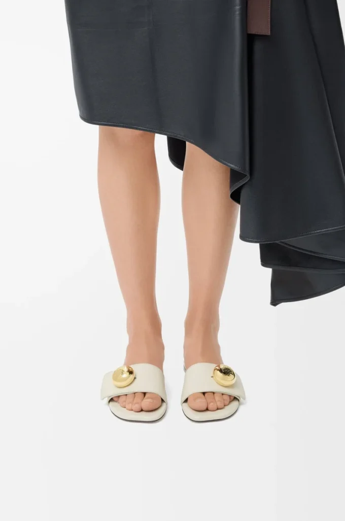 Pebble slide in soft calfskin Sea Salt Pebble slide in soft calfskin Sea Salt
