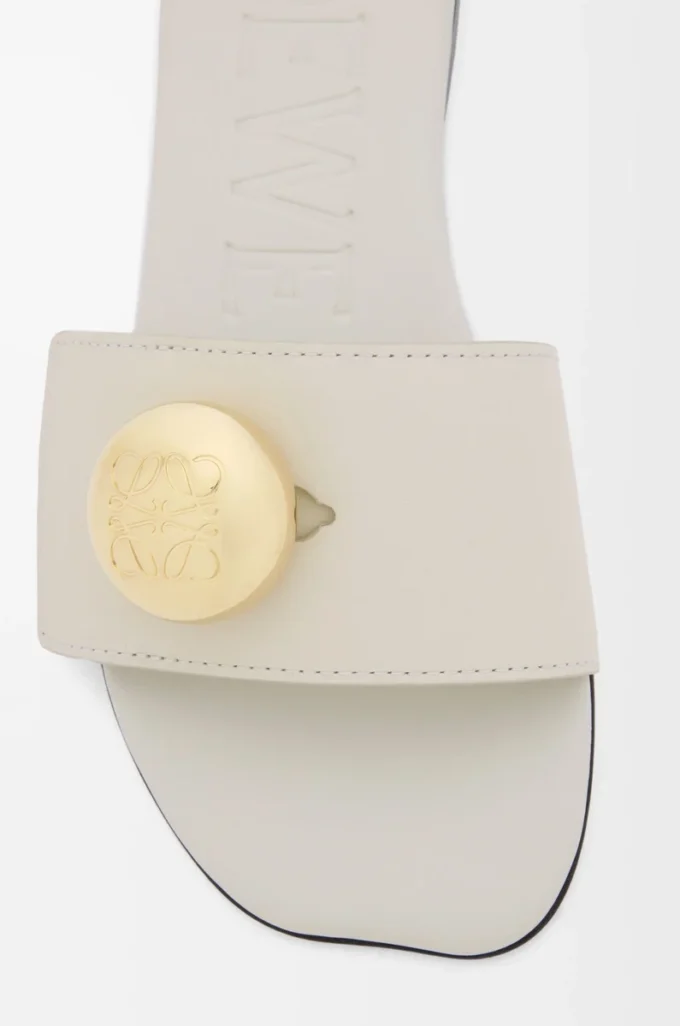 Pebble slide in soft calfskin Sea Salt Pebble slide in soft calfskin Sea Salt