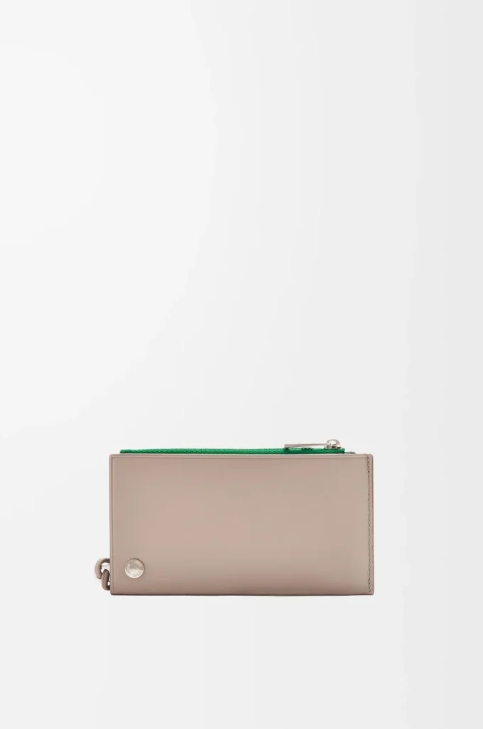 Pebble Slider coin cardholder in shiny nappa calfskin Sand/Tropical Green Pebble Slider coin cardholder in shiny nappa calfskin Sand/Tropical Green