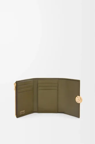 Pebble small vertical wallet in pebble grained calfskin Dark Khaki
