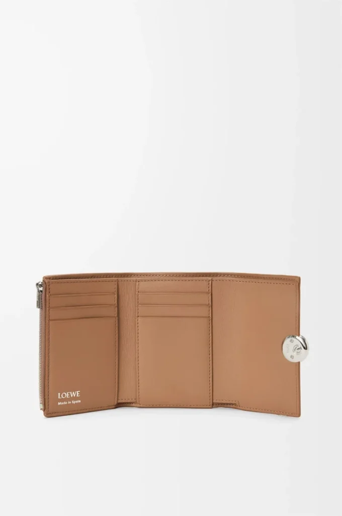 Pebble small vertical wallet in pebble grained calfskin Mocha Pebble small vertical wallet in pebble grained calfskin Mocha