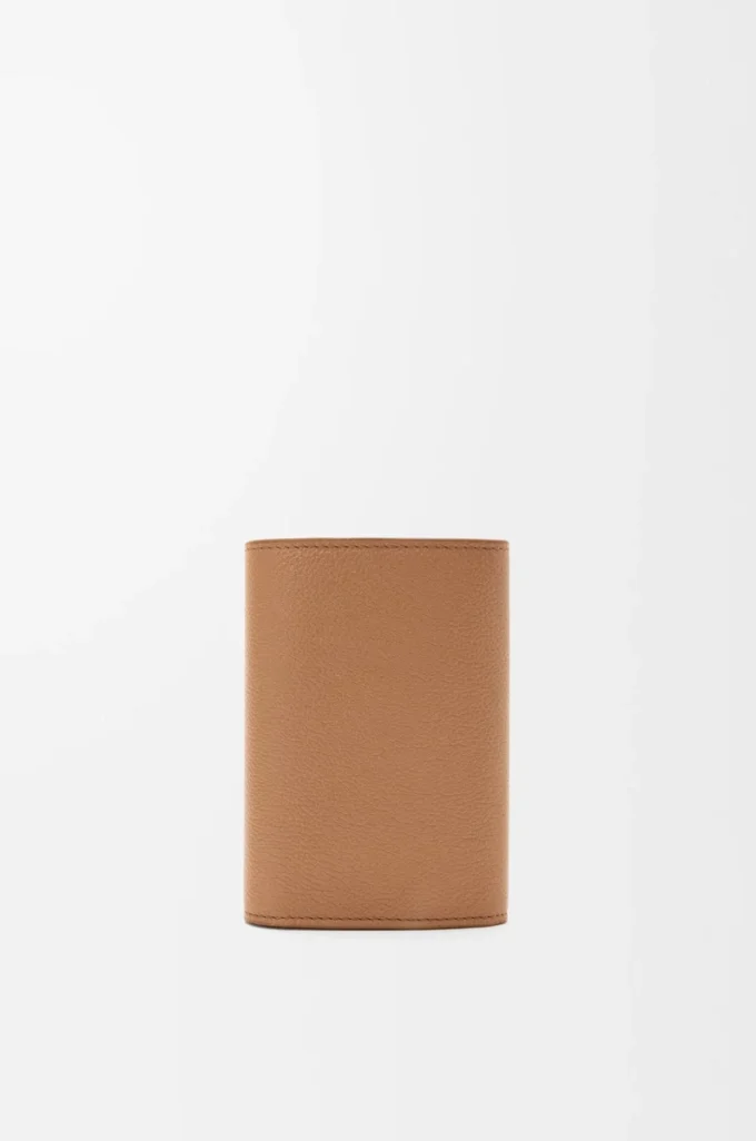 Pebble small vertical wallet in pebble grained calfskin Mocha Pebble small vertical wallet in pebble grained calfskin Mocha