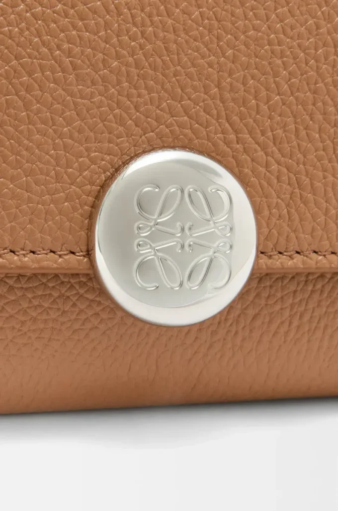 Pebble small vertical wallet in pebble grained calfskin Mocha Pebble small vertical wallet in pebble grained calfskin Mocha