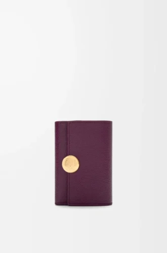 Pebble small vertical wallet in pebble grained calfskin Plum