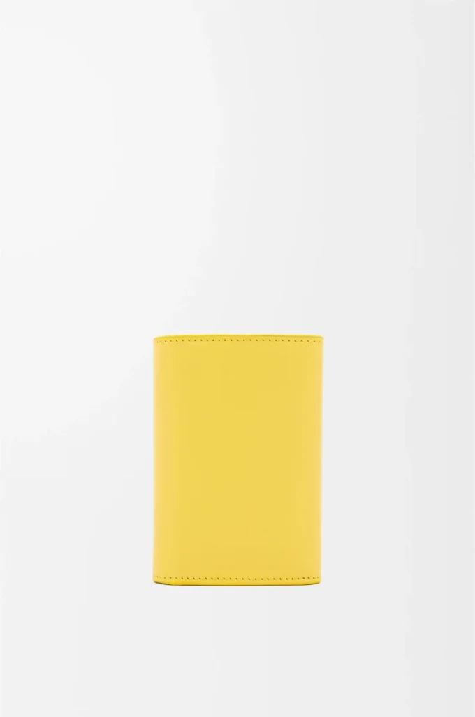 Pebble small vertical wallet in shiny nappa calfskin Baby Corn Pebble small vertical wallet in shiny nappa calfskin Baby Corn