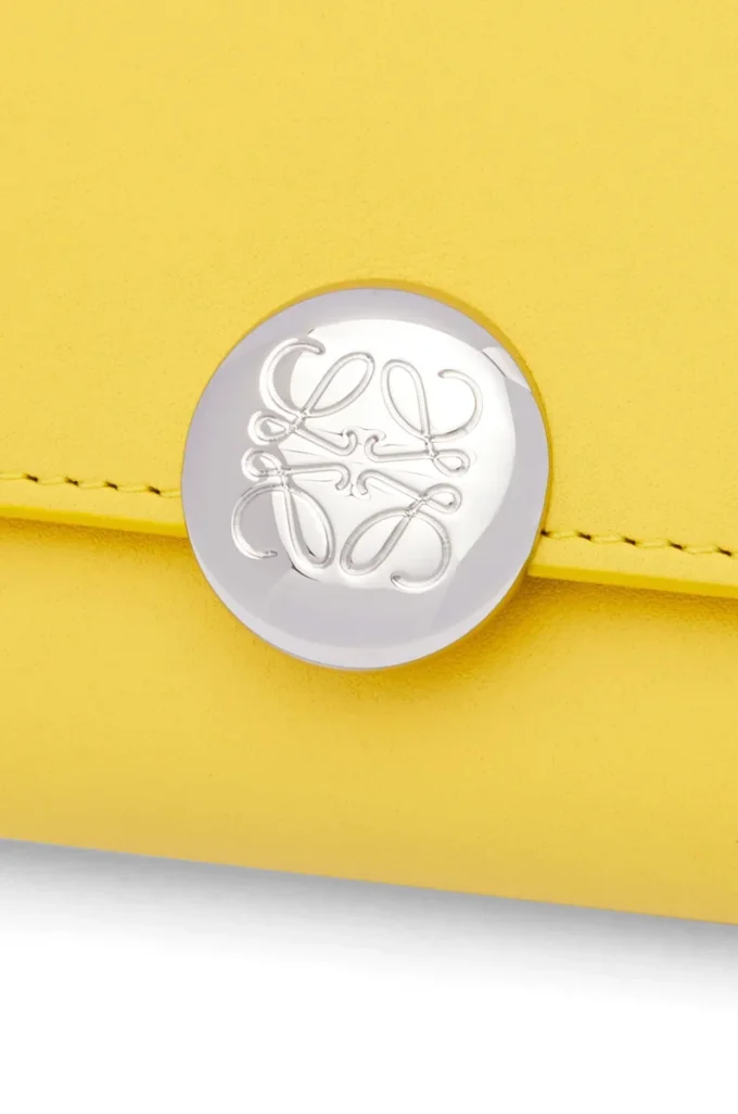 Pebble small vertical wallet in shiny nappa calfskin Baby Corn Pebble small vertical wallet in shiny nappa calfskin Baby Corn