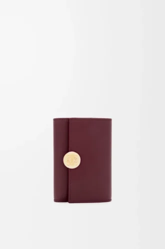 Pebble small vertical wallet in shiny nappa calfskin Burgundy