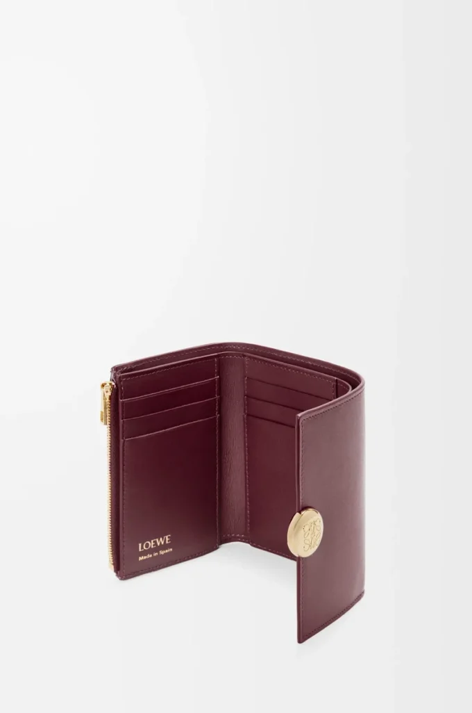 Pebble small vertical wallet in shiny nappa calfskin Burgundy Pebble small vertical wallet in shiny nappa calfskin Burgundy
