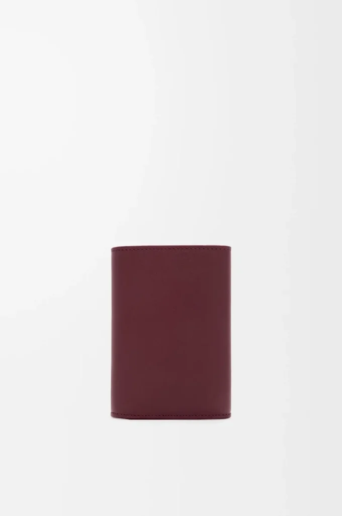 Pebble small vertical wallet in shiny nappa calfskin Burgundy Pebble small vertical wallet in shiny nappa calfskin Burgundy
