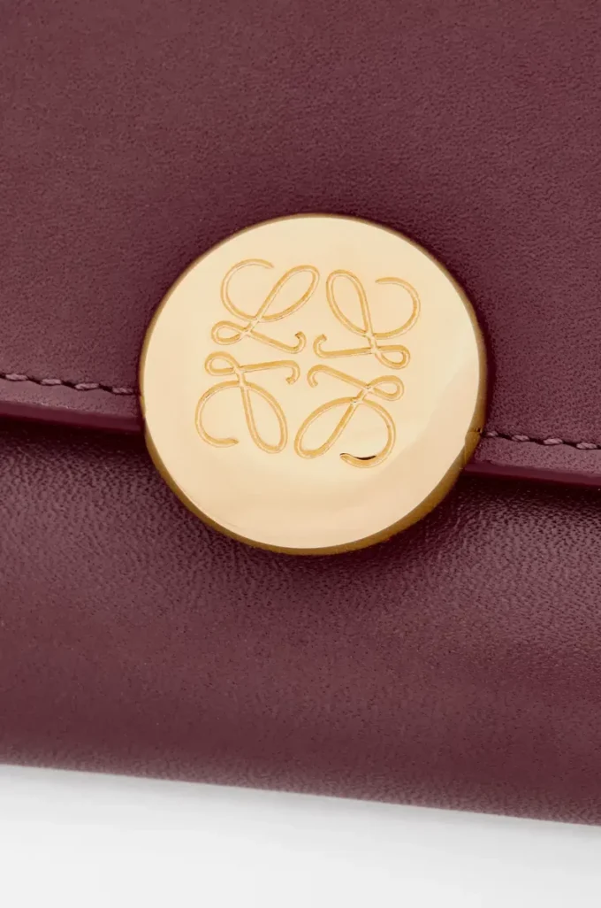 Pebble small vertical wallet in shiny nappa calfskin Burgundy Pebble small vertical wallet in shiny nappa calfskin Burgundy