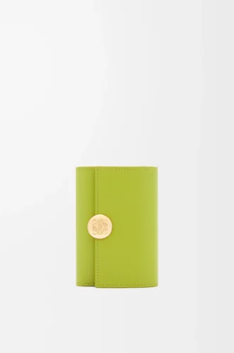 Pebble small vertical wallet in shiny nappa calfskin Meadow Green