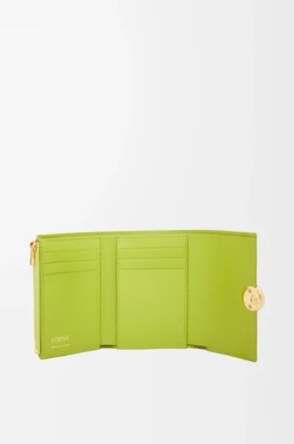 Pebble small vertical wallet in shiny nappa calfskin Meadow Green