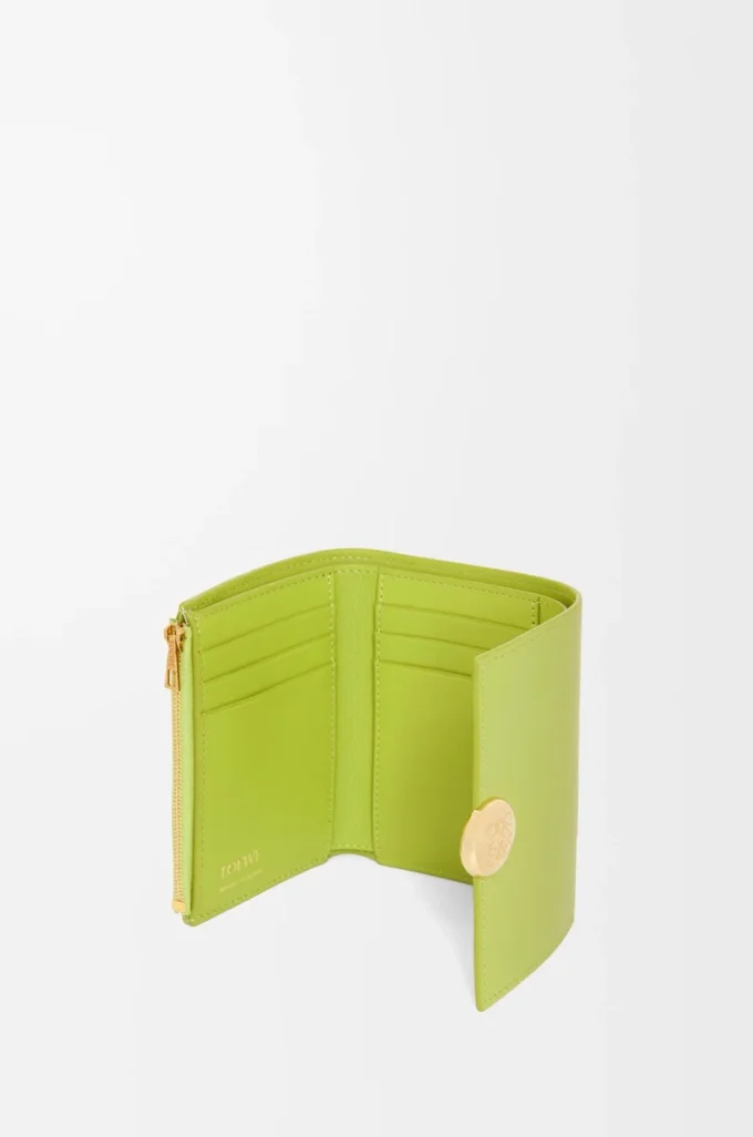 Pebble small vertical wallet in shiny nappa calfskin Meadow Green Pebble small vertical wallet in shiny nappa calfskin Meadow Green