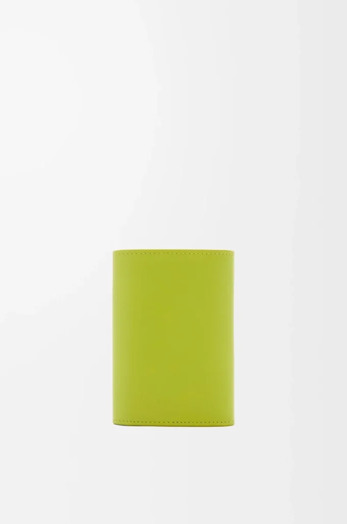 Pebble small vertical wallet in shiny nappa calfskin Meadow Green Pebble small vertical wallet in shiny nappa calfskin Meadow Green