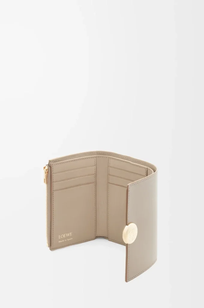 Pebble small vertical wallet in shiny nappa calfskin Sand Pebble small vertical wallet in shiny nappa calfskin Sand