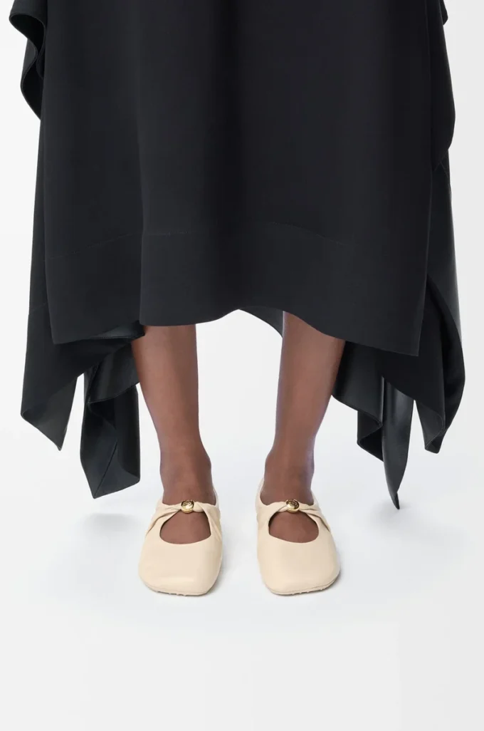 Pebble Soft ballerina in nappa lambskin Dough Pebble Soft ballerina in nappa lambskin Dough