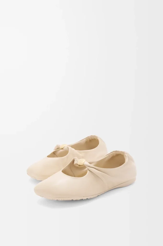 Pebble Soft ballerina in nappa lambskin Dough Pebble Soft ballerina in nappa lambskin Dough