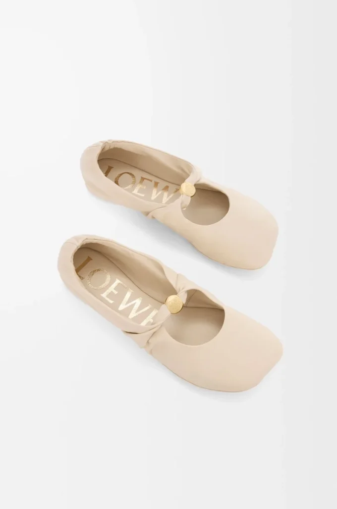 Pebble Soft ballerina in nappa lambskin Dough Pebble Soft ballerina in nappa lambskin Dough