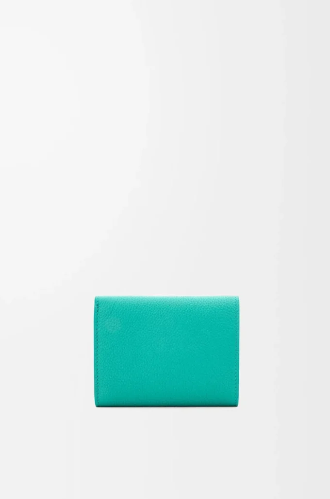 Pebble trifold wallet in pebble grain calfskin Aquamarine Pebble trifold wallet in pebble grain calfskin Aquamarine