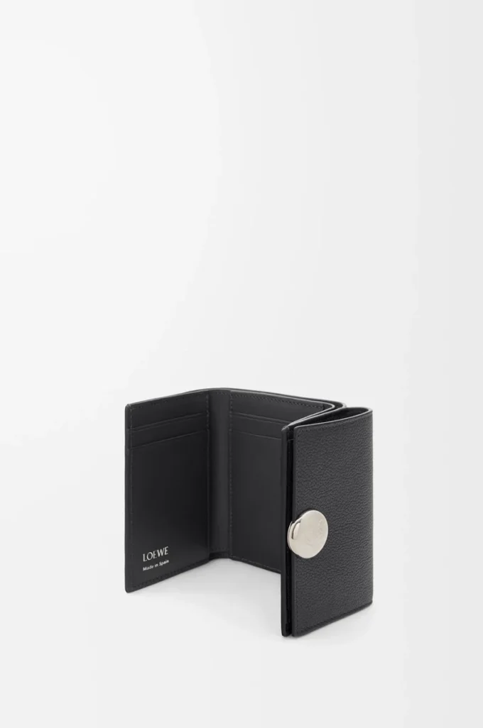 Pebble trifold wallet in pebble grain calfskin Black Pebble trifold wallet in pebble grain calfskin Black