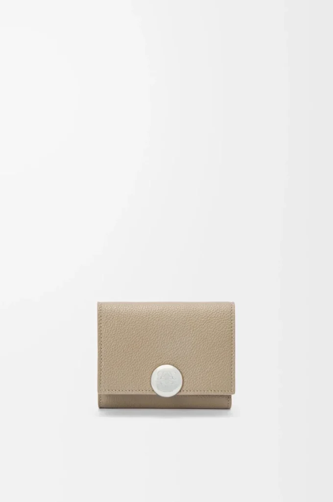 Pebble trifold wallet in pebble grain calfskin Clay Pebble trifold wallet in pebble grain calfskin Clay