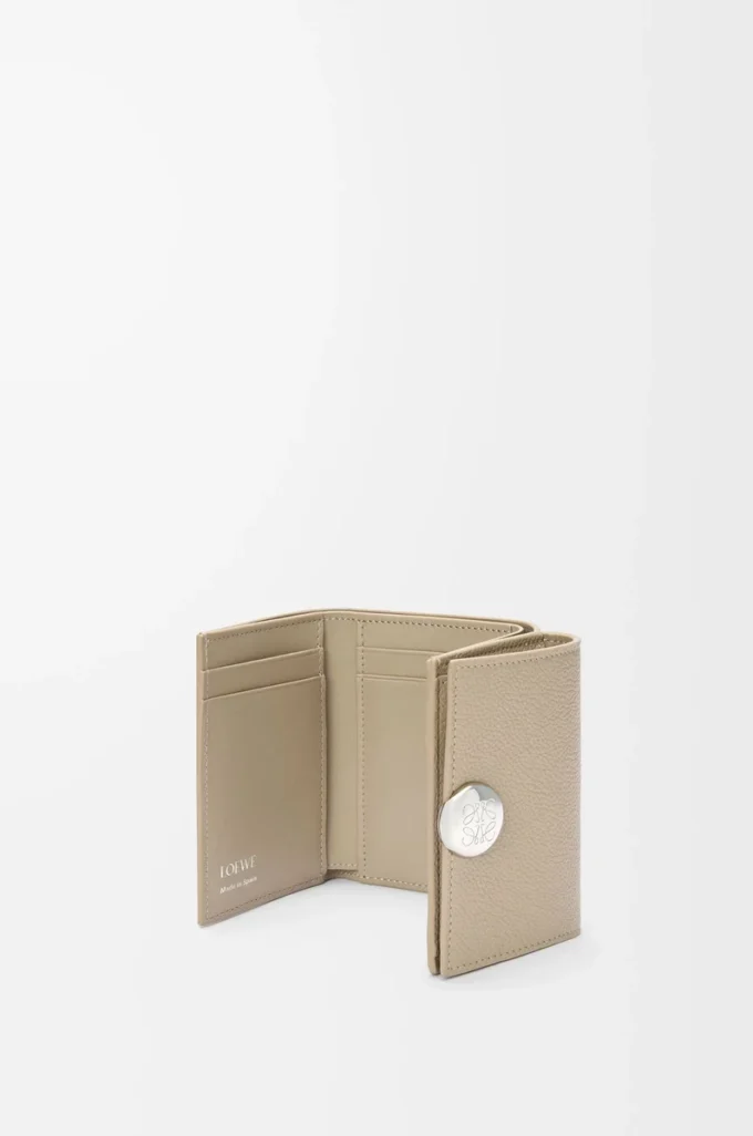 Pebble trifold wallet in pebble grain calfskin Clay Pebble trifold wallet in pebble grain calfskin Clay
