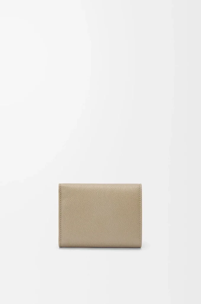 Pebble trifold wallet in pebble grain calfskin Clay Pebble trifold wallet in pebble grain calfskin Clay