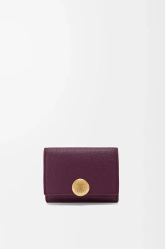 Pebble trifold wallet in pebble grain calfskin Plum